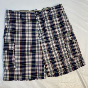 Izod sz 40 Plaid Cargo Shorts